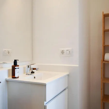 Bright Oceanfront Bungalow, Views, Garden, Coastal Casa vacanze *