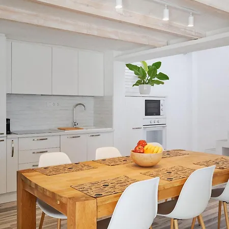 Bright Oceanfront Bungalow, Views, Garden, Coastal Casa vacanze *