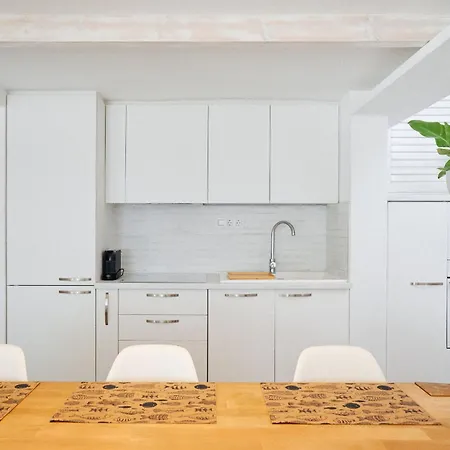 Bright Oceanfront Bungalow, Views, Garden, Coastal *