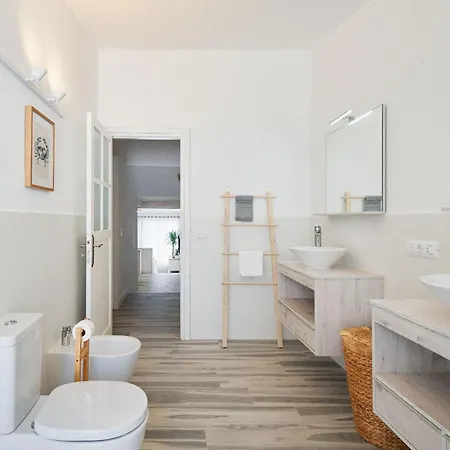 Bright Oceanfront Bungalow, Views, Garden, Coastal San Miguel de Abona