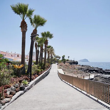 Casa vacanze Bright Oceanfront Bungalow, Views, Garden, Coastal *