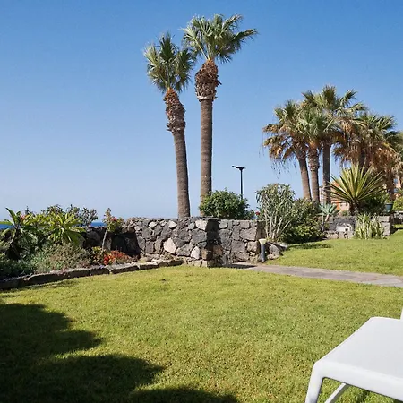 Bright Oceanfront Bungalow, Views, Garden, Coastal *