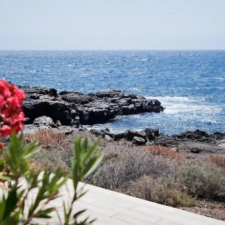 Casa vacanze Bright Oceanfront Bungalow, Views, Garden, Coastal