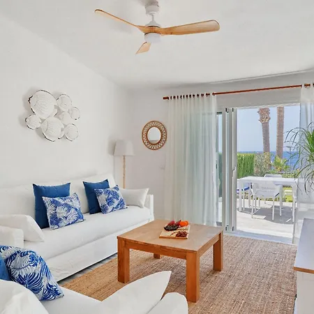 Bright Oceanfront Bungalow, Views, Garden, Coastal Casa vacanze San Miguel de Abona