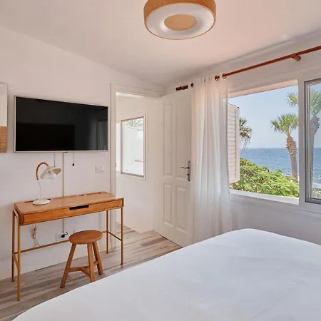 Bright Oceanfront Bungalow, Views, Garden, Coastal Casa vacanze San Miguel de Abona