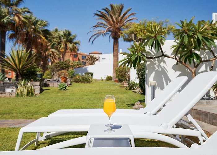 Bright Oceanfront Bungalow, Views, Garden, Coastal 펜션 산미겔데아보나