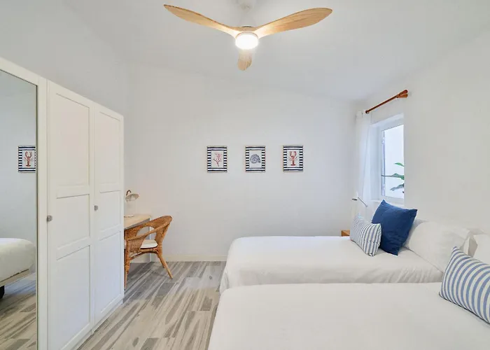 펜션 Bright Oceanfront Bungalow, Views, Garden, Coastal *