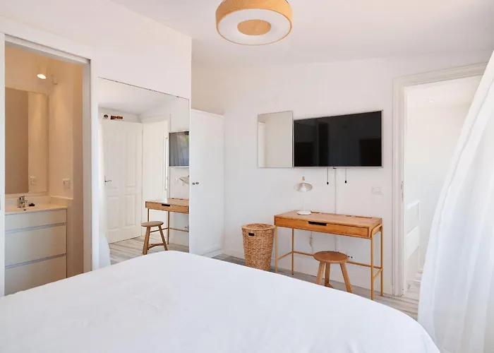 펜션 Bright Oceanfront Bungalow, Views, Garden, Coastal