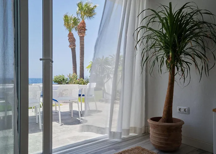 펜션 Bright Oceanfront Bungalow, Views, Garden, Coastal