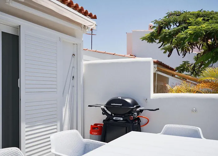 Bright Oceanfront Bungalow, Views, Garden, Coastal * 산미겔데아보나