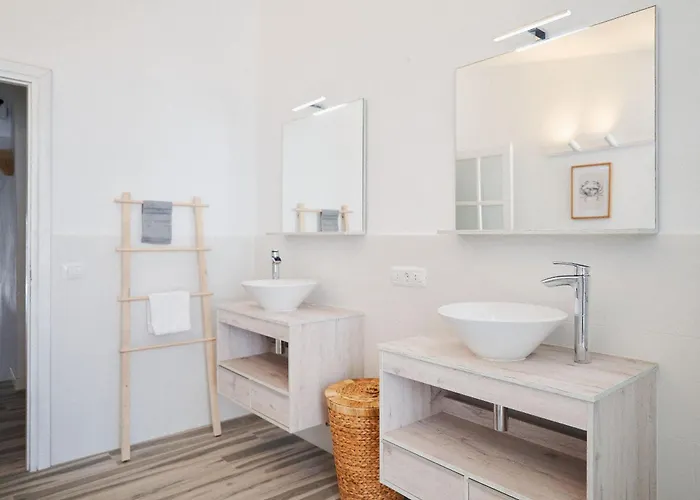 펜션 Bright Oceanfront Bungalow, Views, Garden, Coastal *